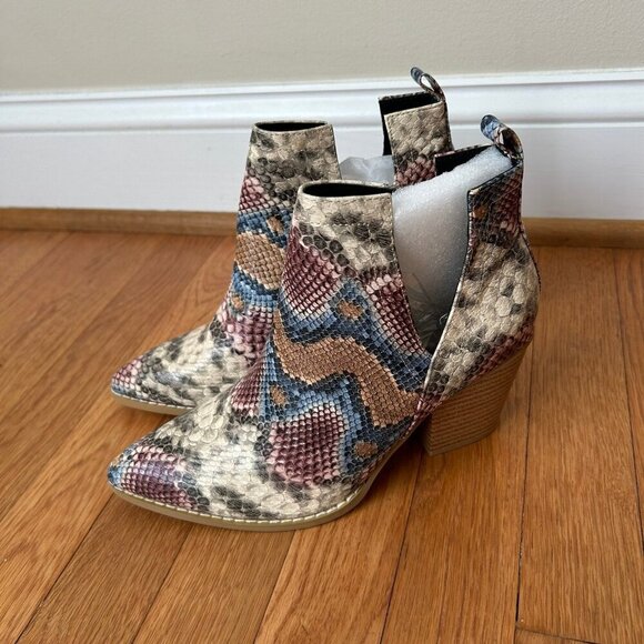 NWOB Multi-colored Snakeskin Style Side Slit Booties Boots Size 8 Chunky Heel - Picture 1 of 6